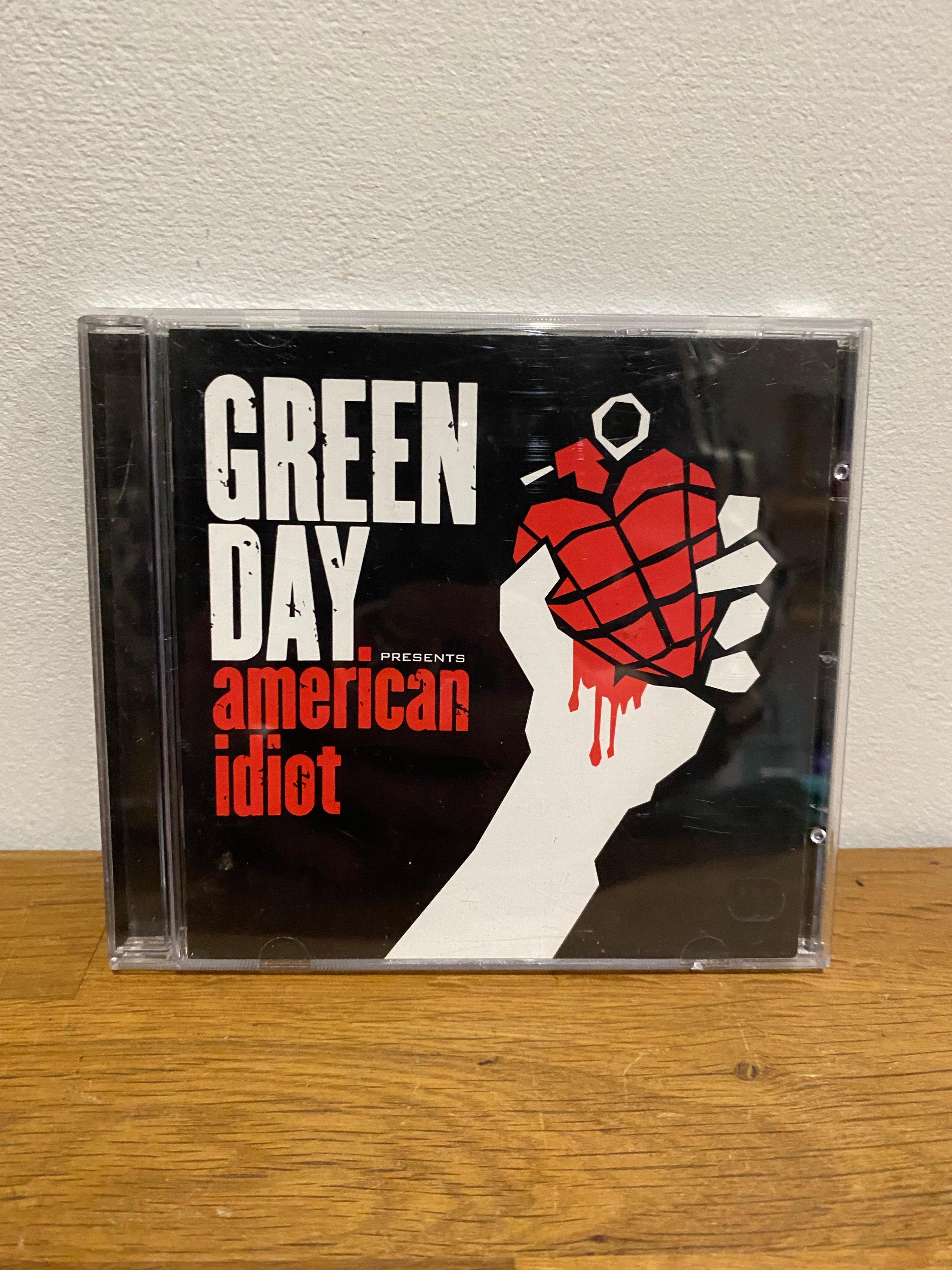 Green Day - American Idiot , cd album, 2004 Reprise records.