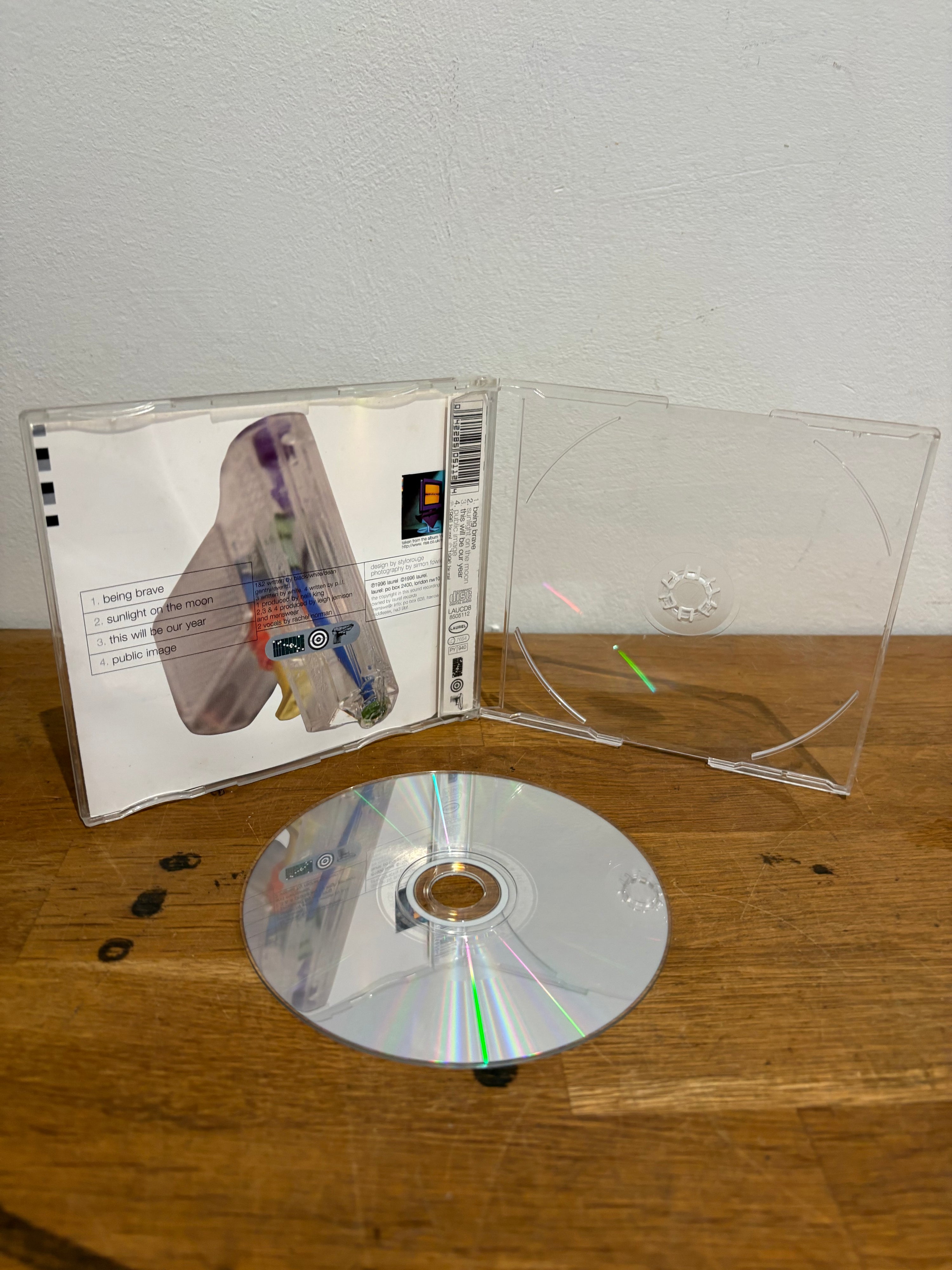 Menswear - Being Brave , 4 track promo cd single . 1996