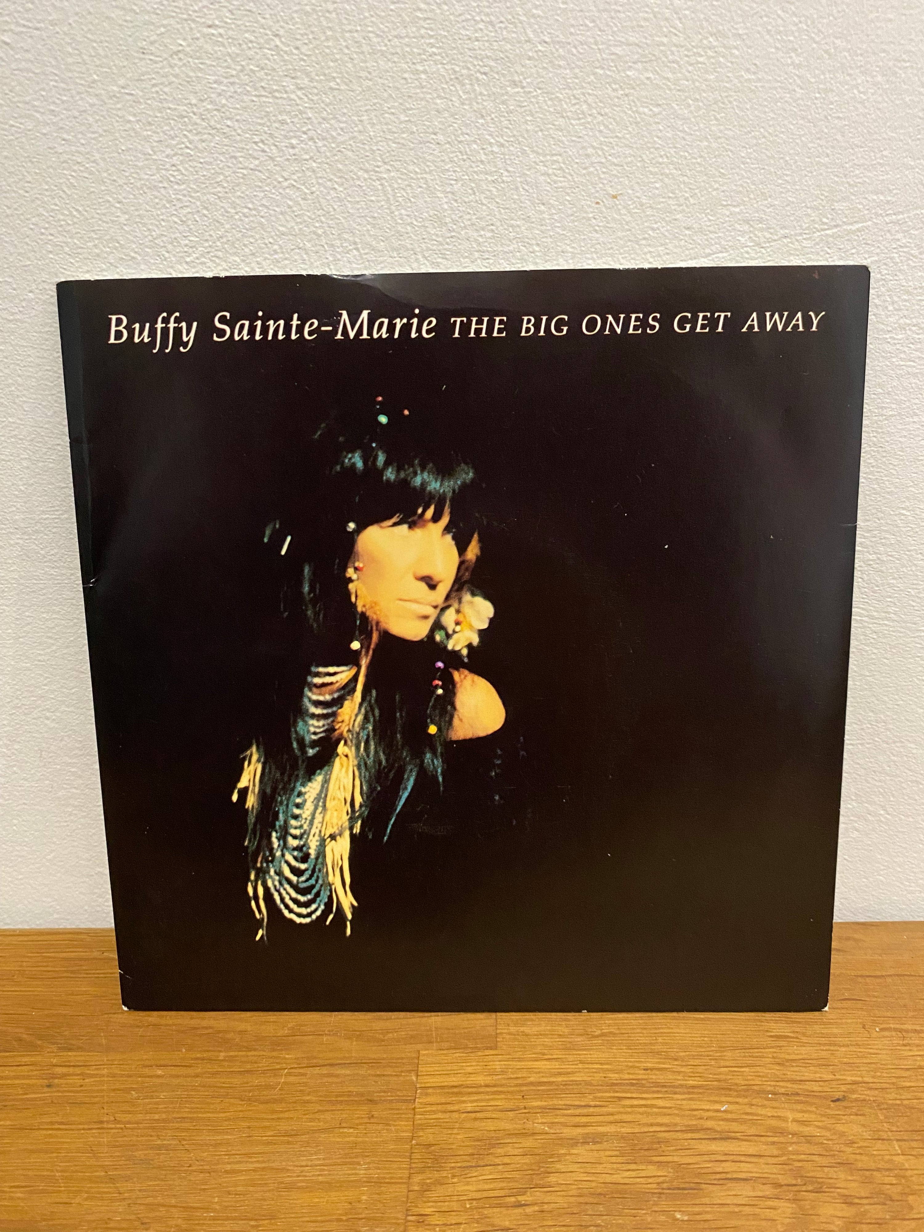 Buffy Sainte Marie - The big ones get away. 1992, 7” single