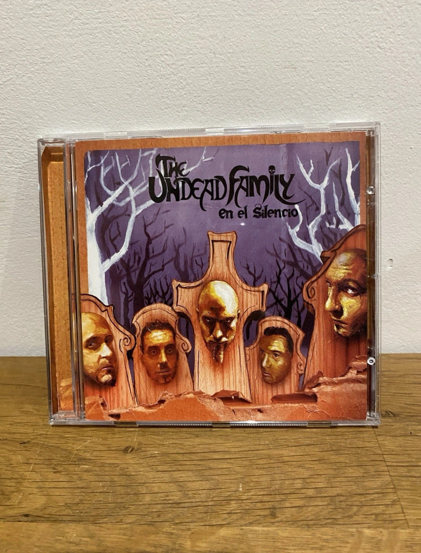 The Undead Family - En El Silencio CD Album (2008)