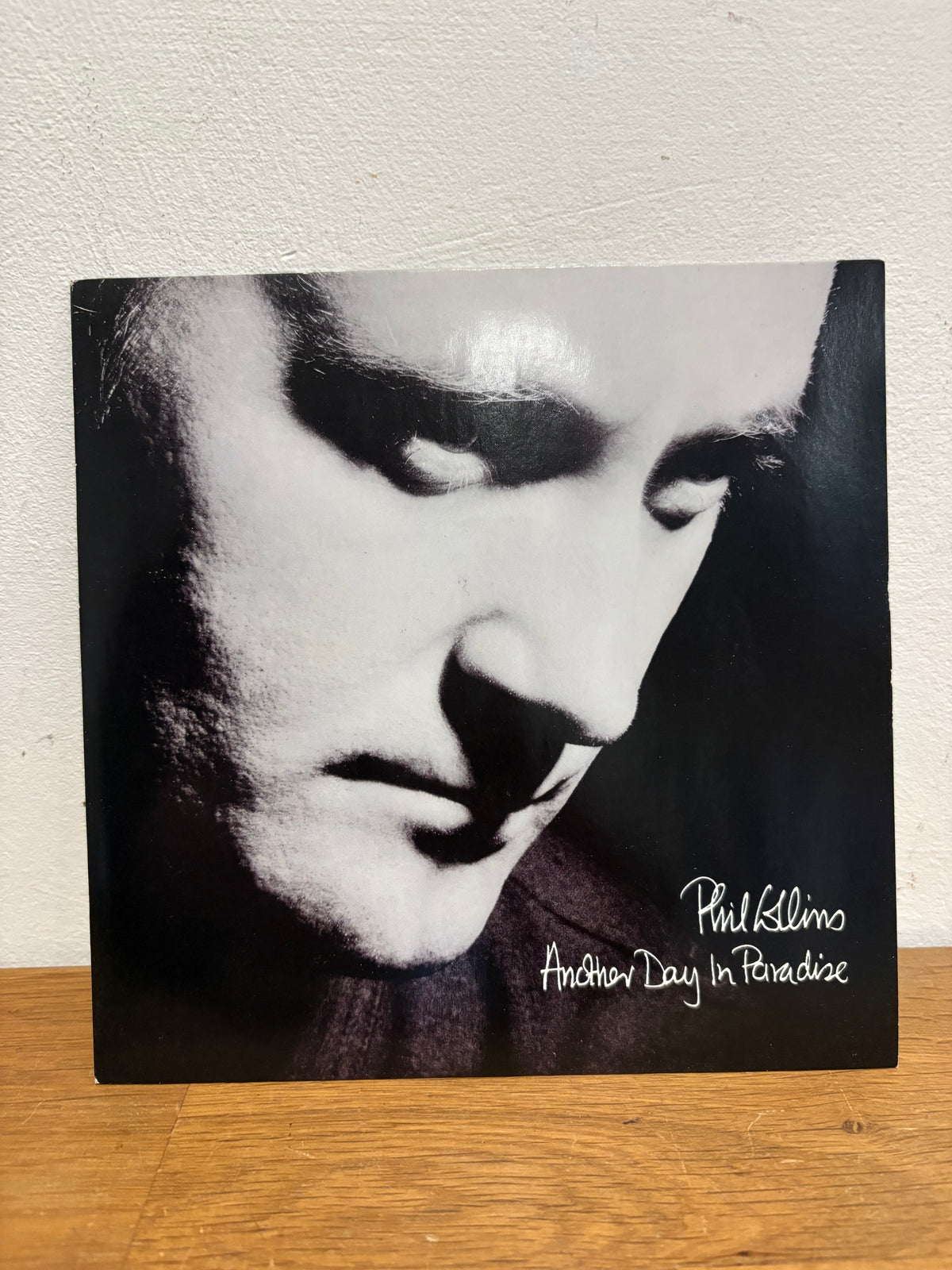 Phil Collins - Another day in paradise, 7 inch single , Virgin VS1234.