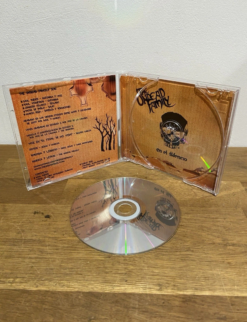 The Undead Family - En El Silencio CD Album (2008)