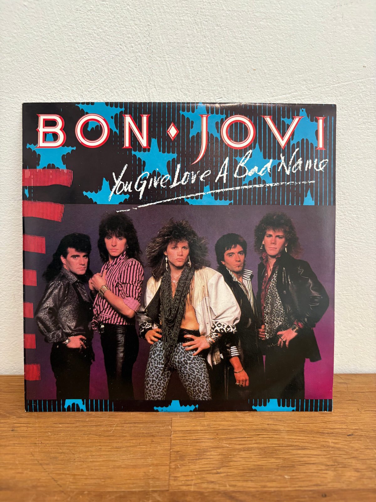 Bon Jovi - You give love a bad name, 7 inch single , 1986 Vertigo records.