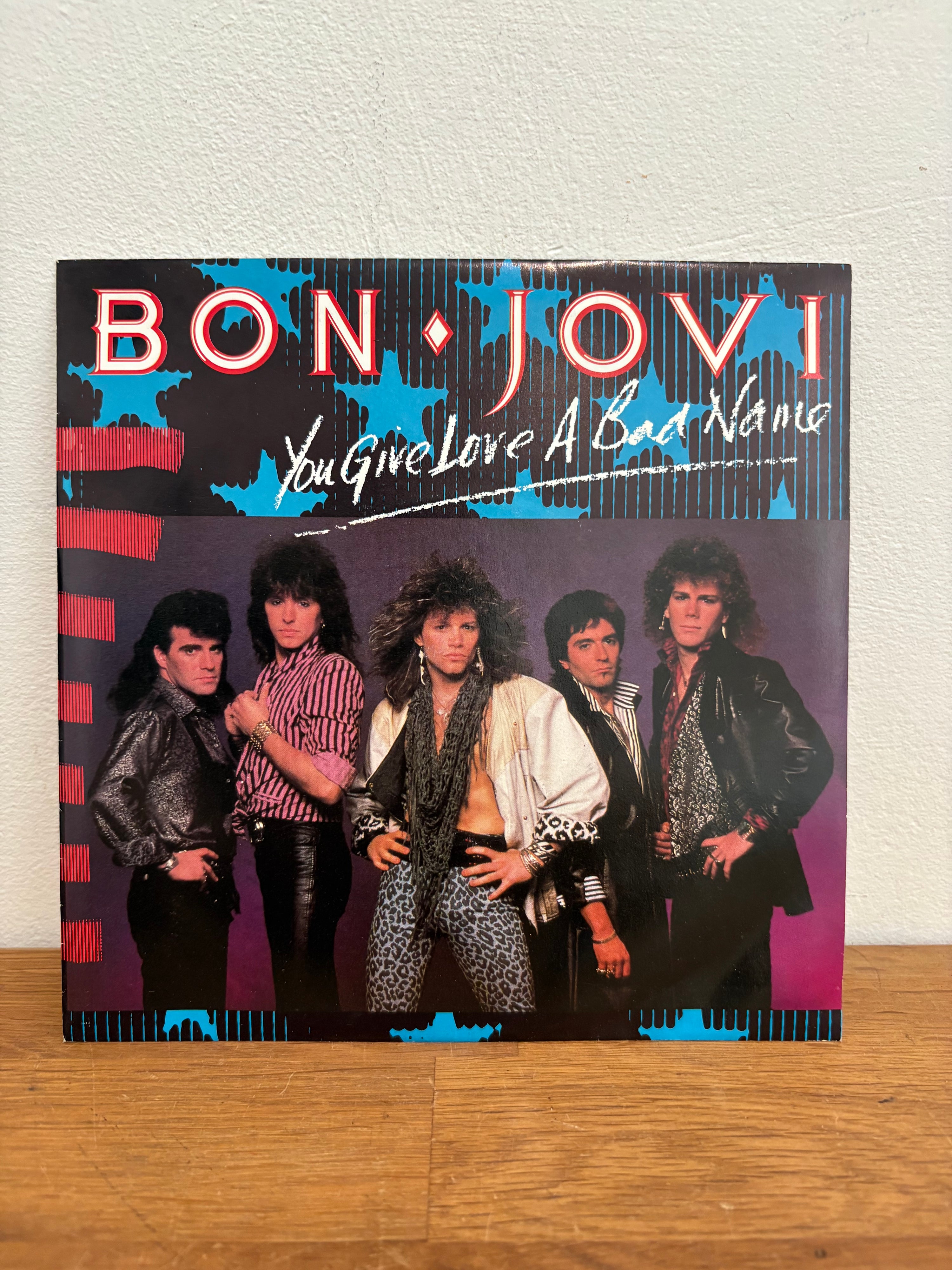Bon Jovi - You give love a bad name, 7 inch single , 1986 Vertigo records.