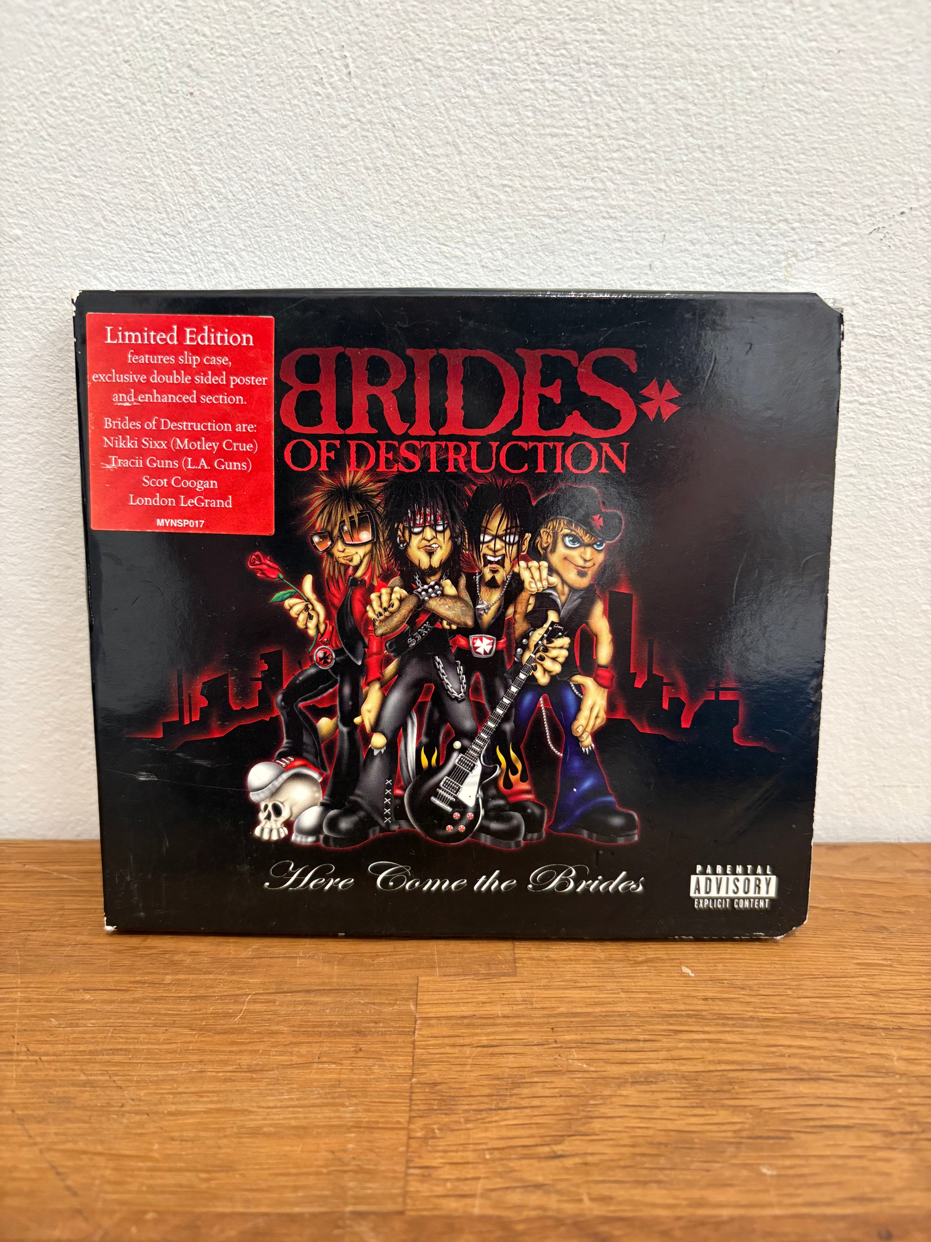 Brides of Destruction - Here come the brides, limited edition enhanced with poster . Cd album