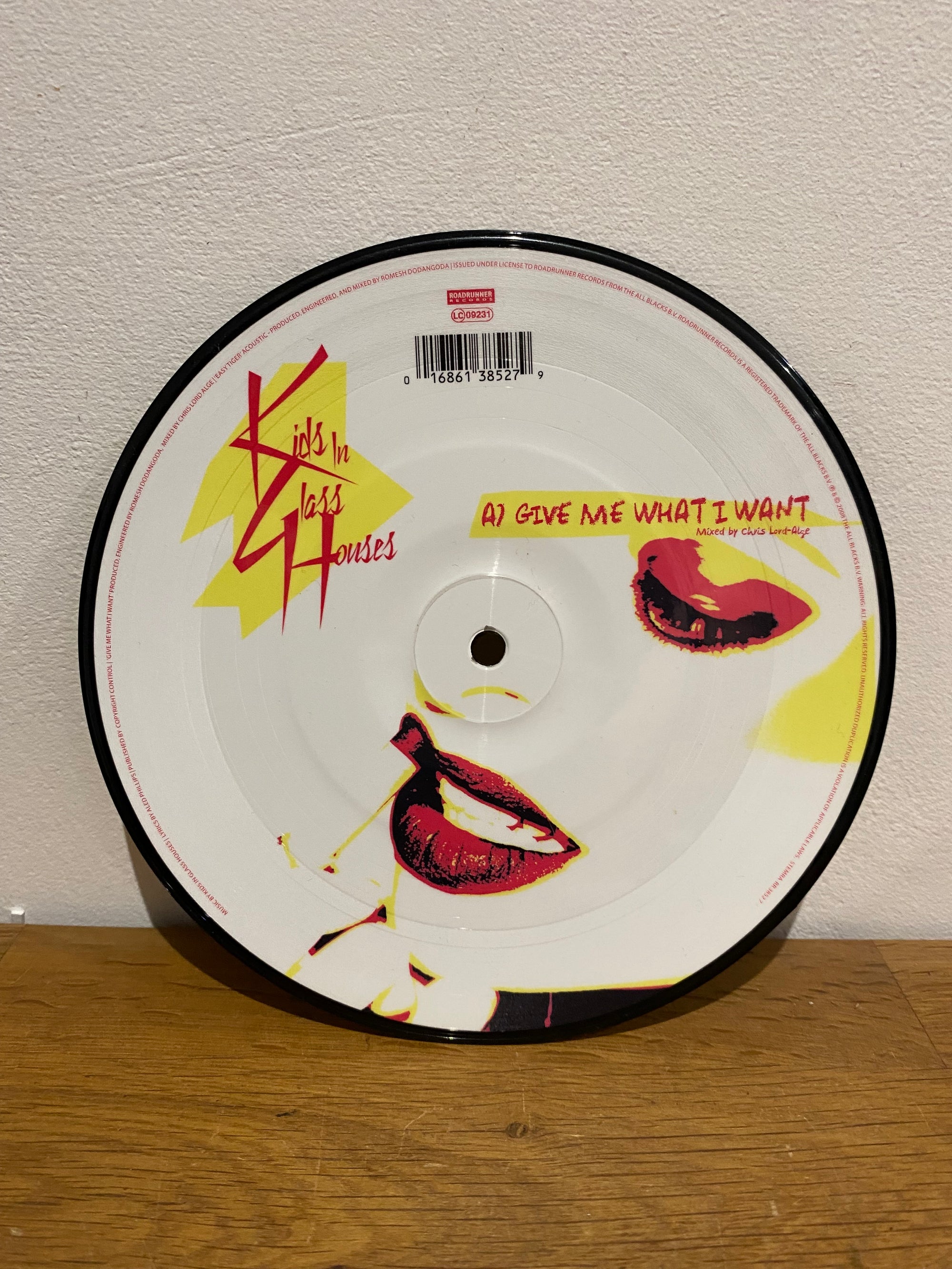 Kids in glass houses - Give me what I want, 7” picture disc, Roadrunner records 2008.