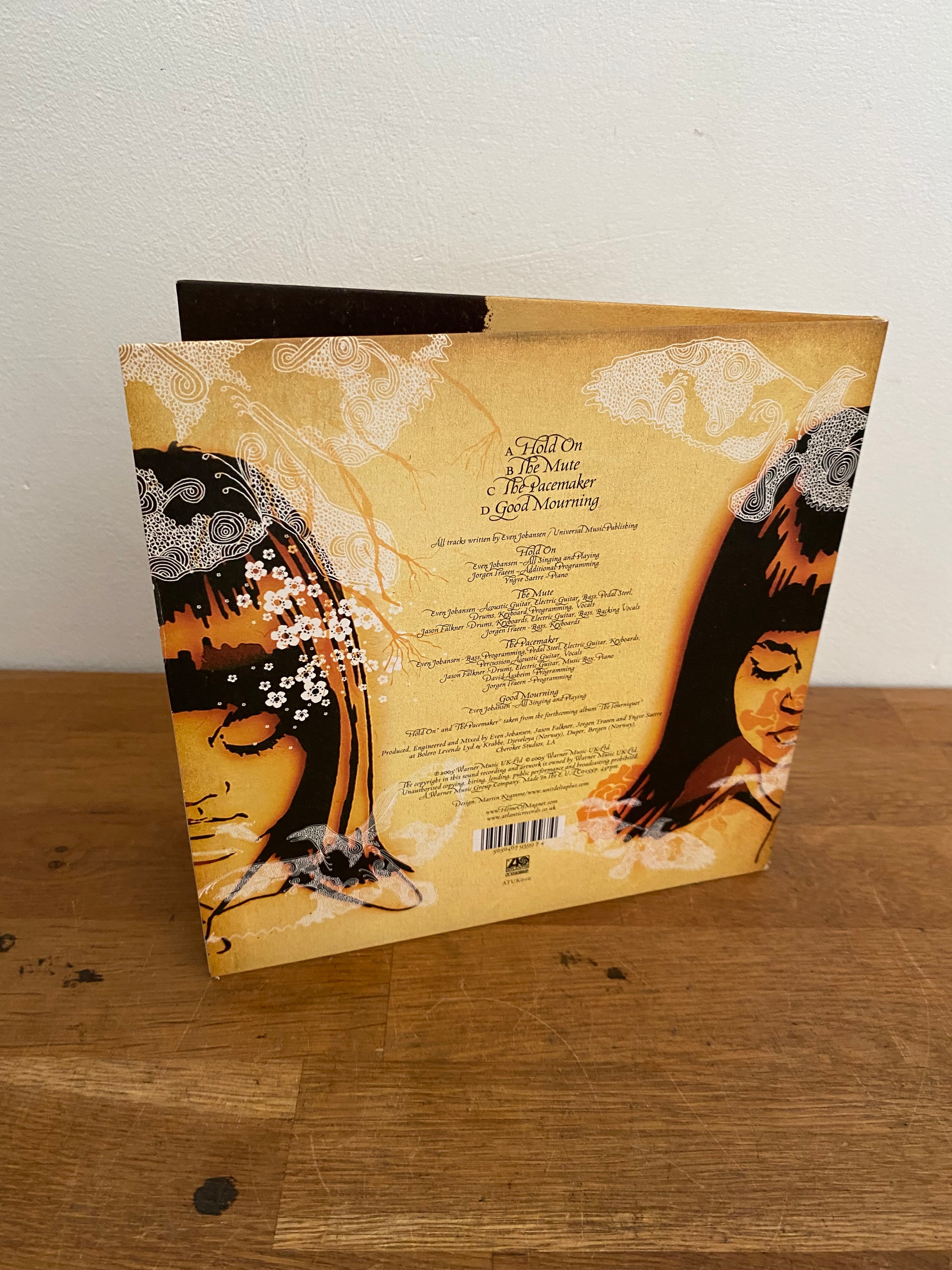 Magnet - Hold On , 7” singles, double pack , yellow and white vinyls.