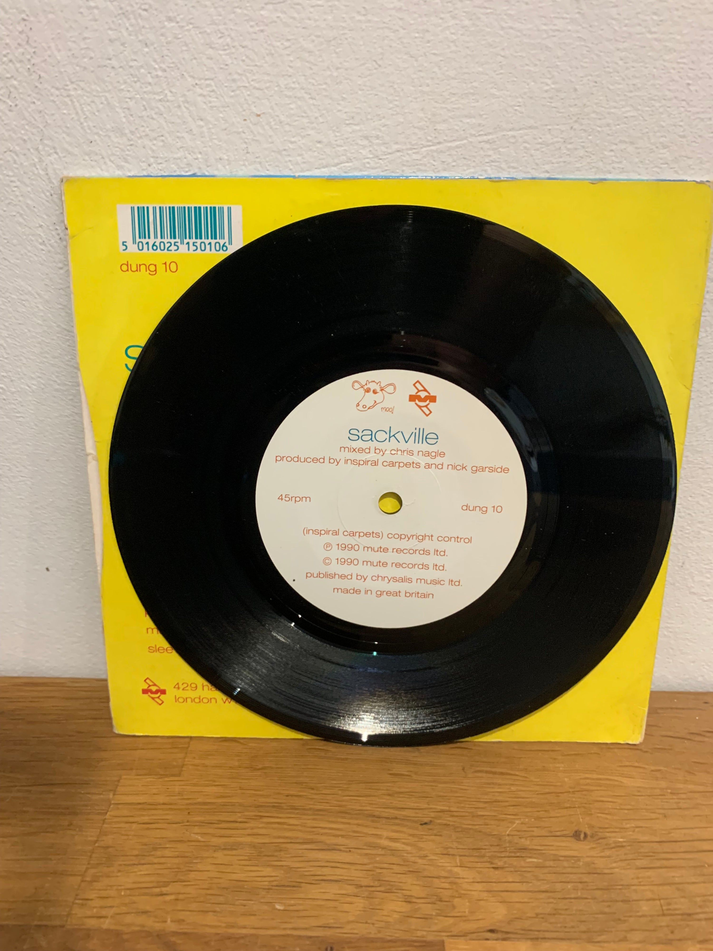 Inspiral Carpets - She comes in the fall , 7 inch single, 1990 mute records.
