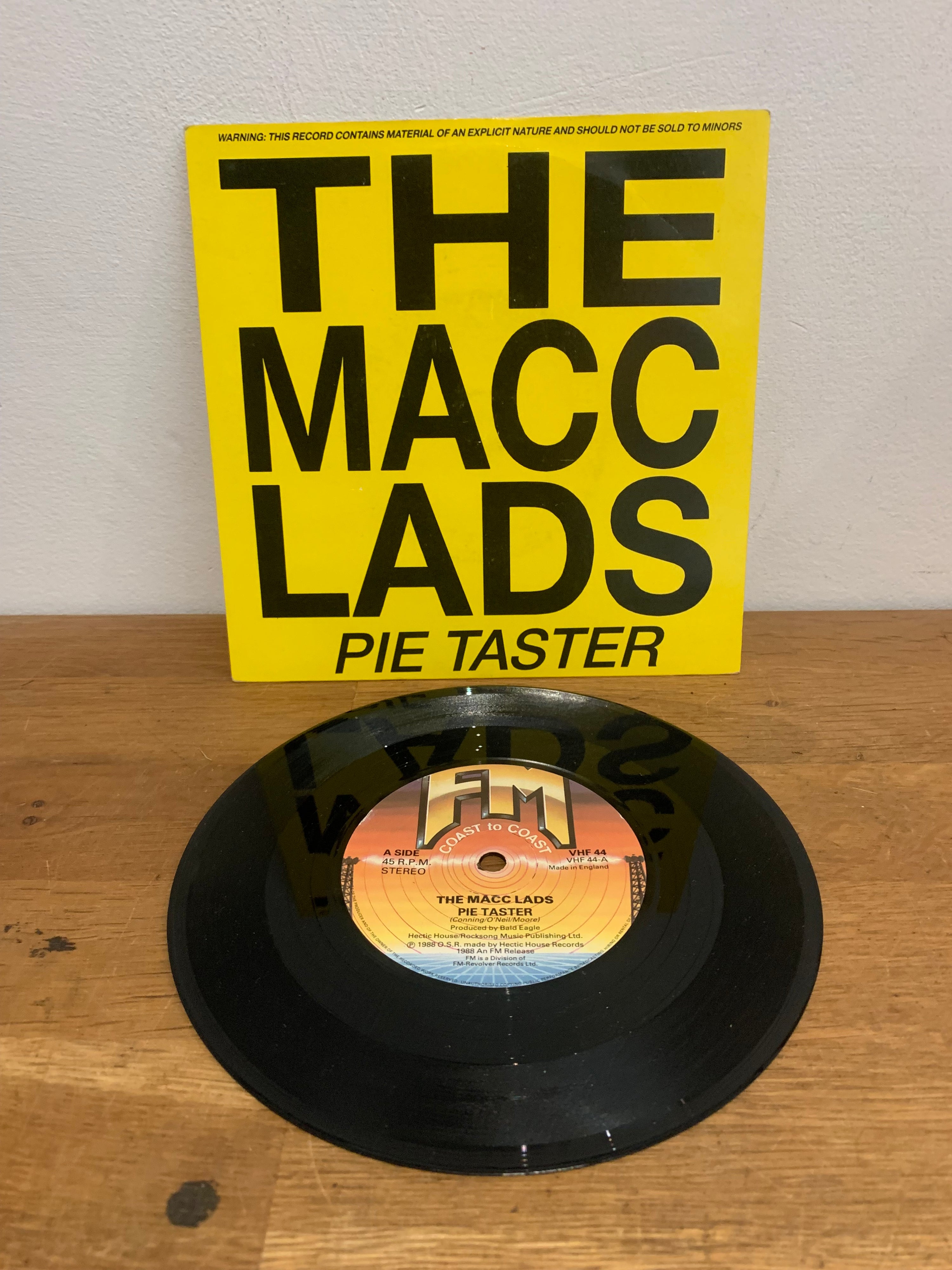 The Mac Lads - Pie Taster , 7” single, 1988 VHF 44