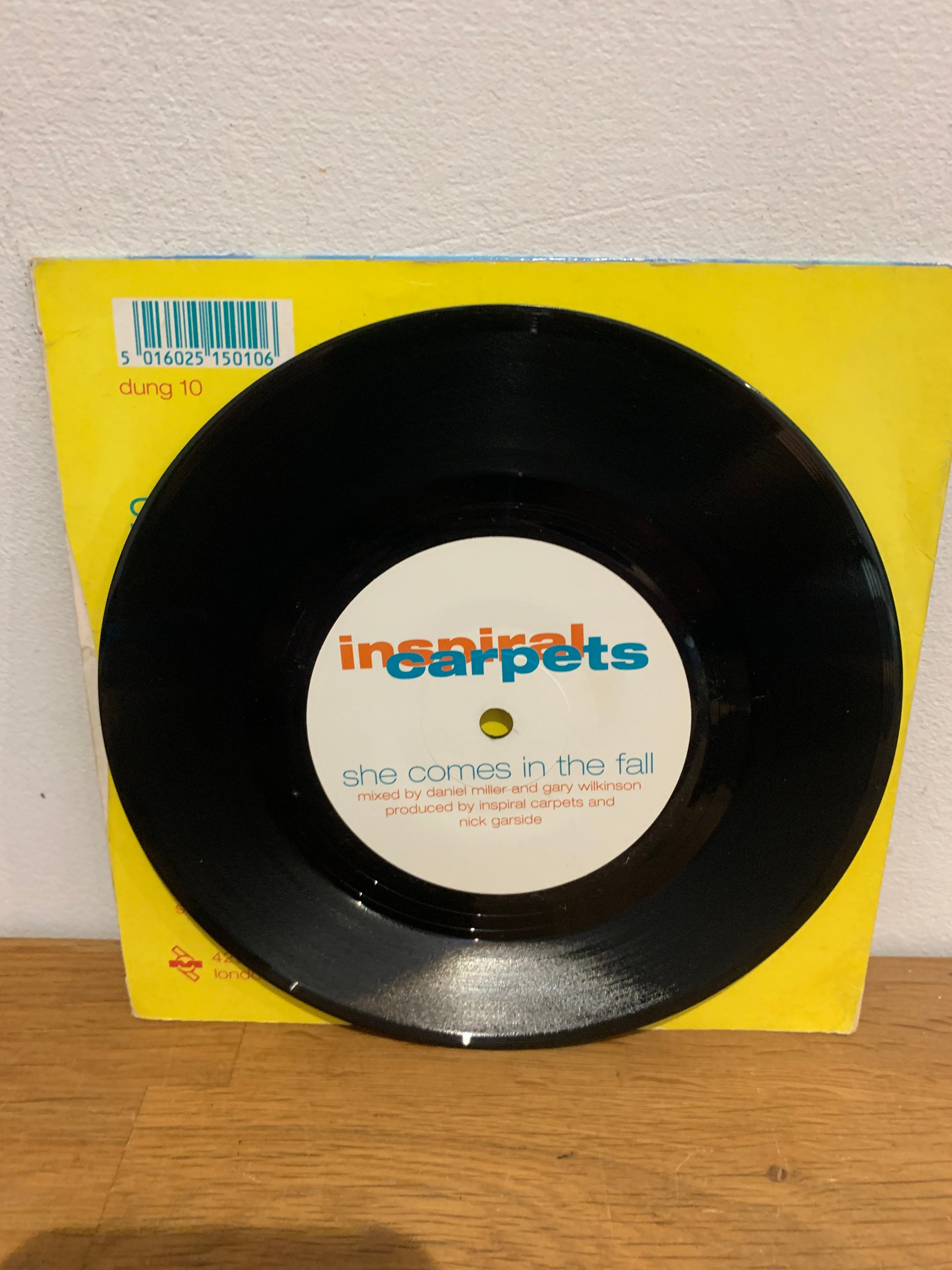 Inspiral Carpets - She comes in the fall , 7 inch single, 1990 mute records.