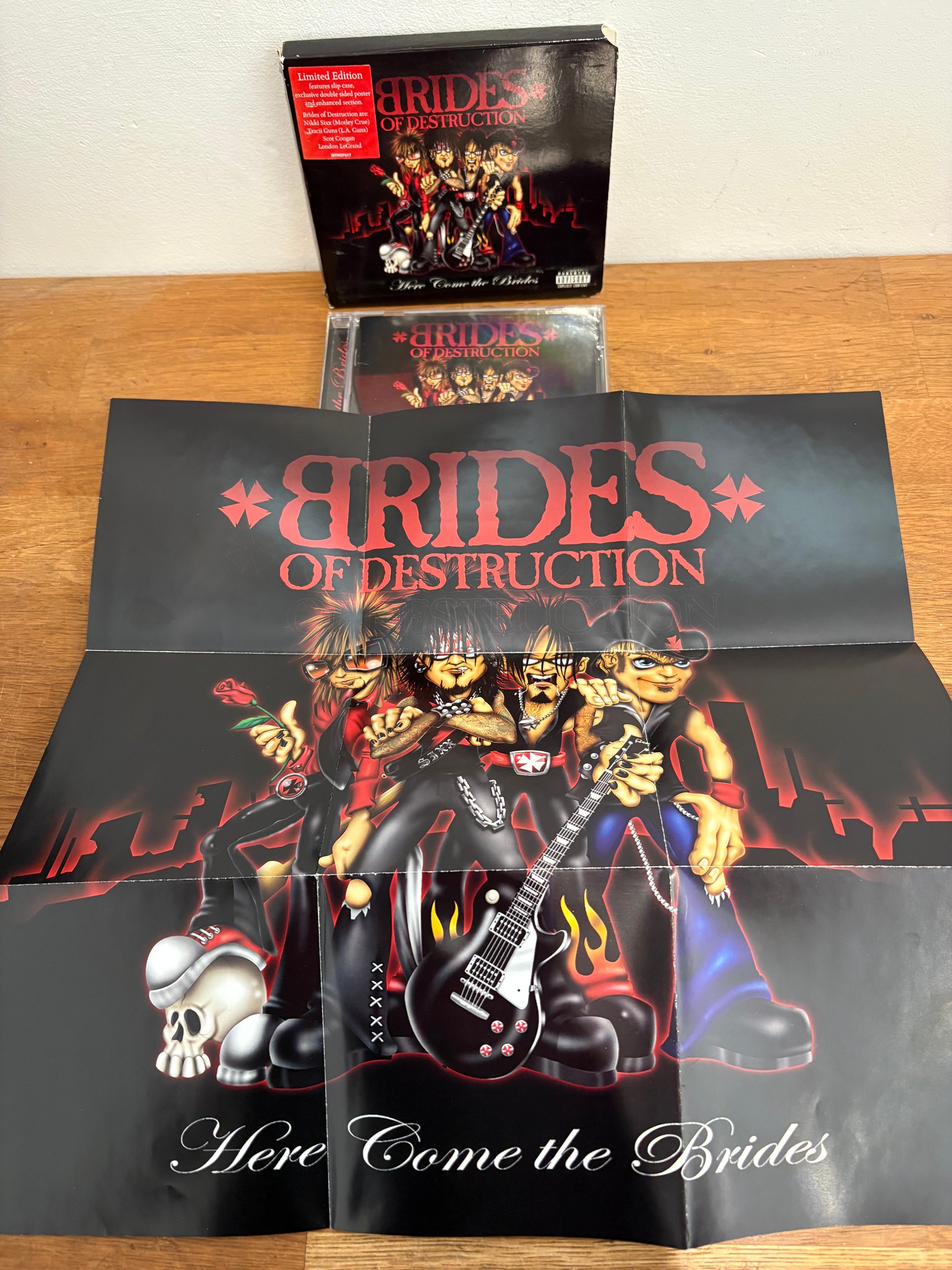 Brides of Destruction - Here come the brides, limited edition enhanced with poster . Cd album