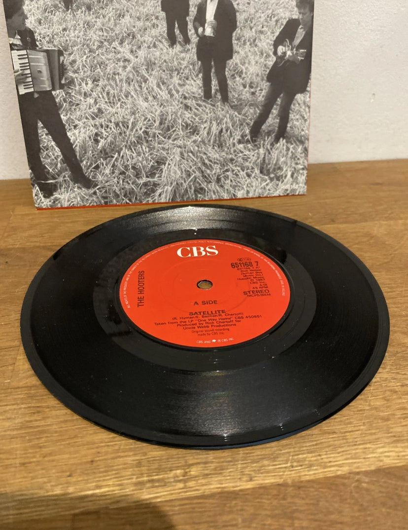 Hooters – Satellite (7" Vinyl)