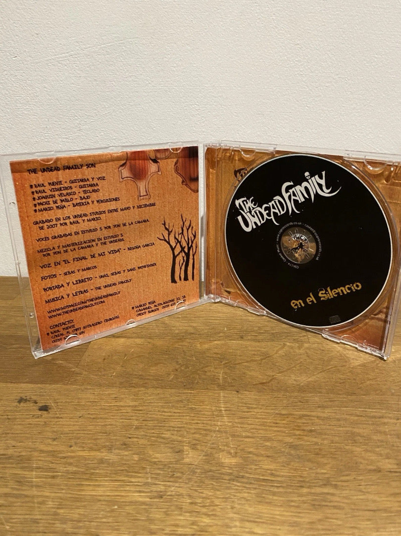 The Undead Family - En El Silencio CD Album (2008)