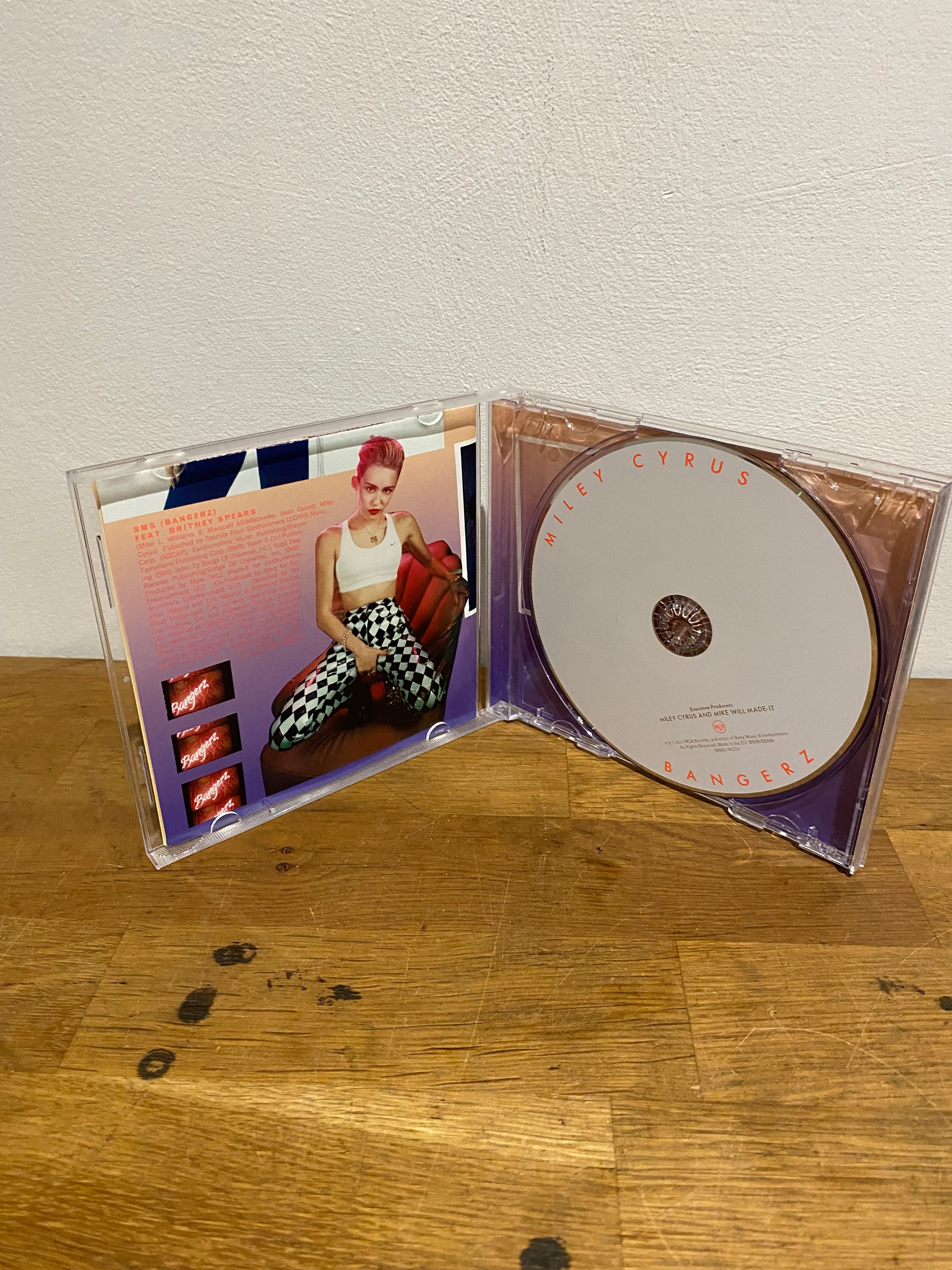Miley Cyrus - Bangerz, 2013 cd album