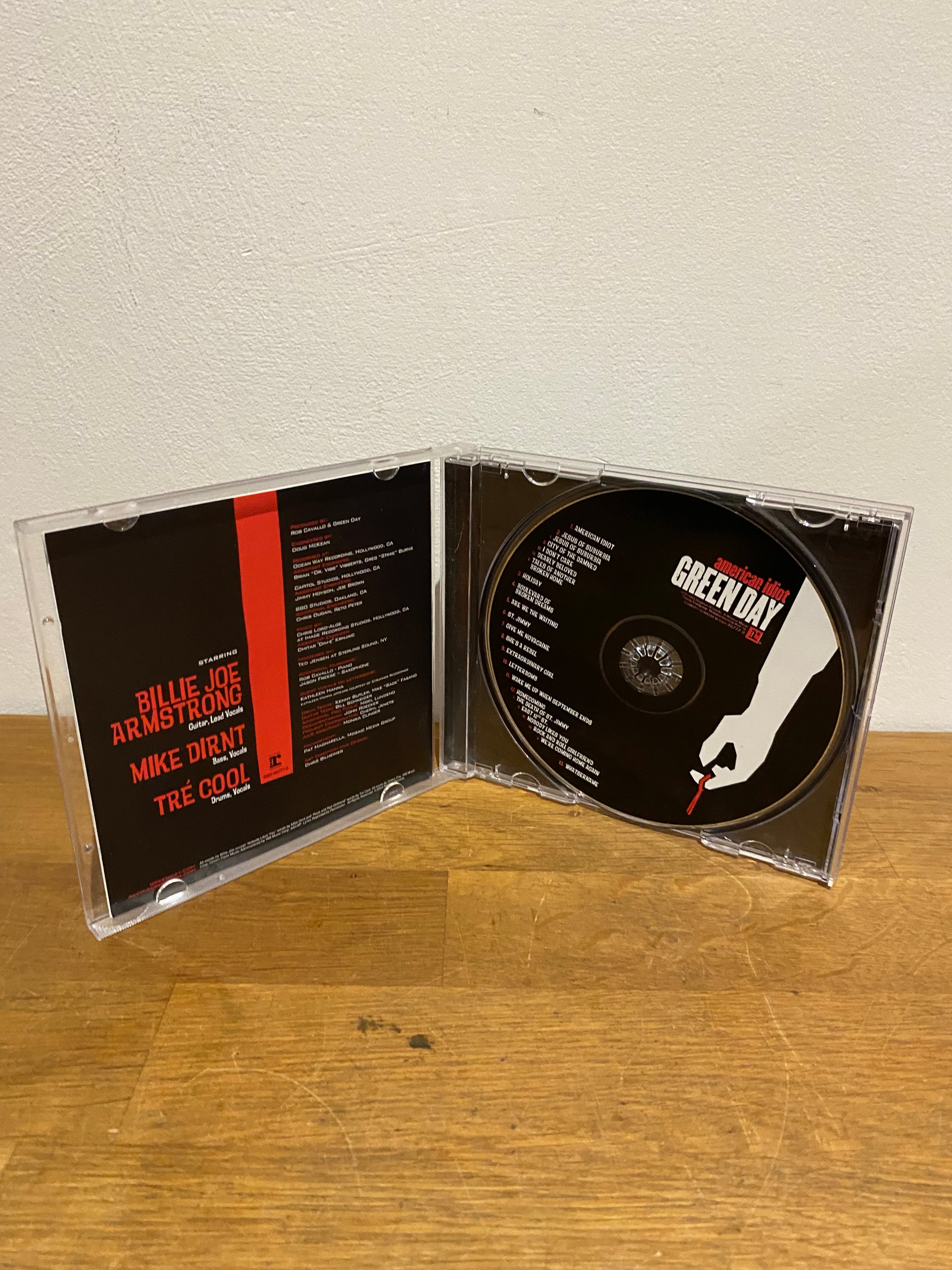 Green Day - American Idiot , cd album, 2004 Reprise records.