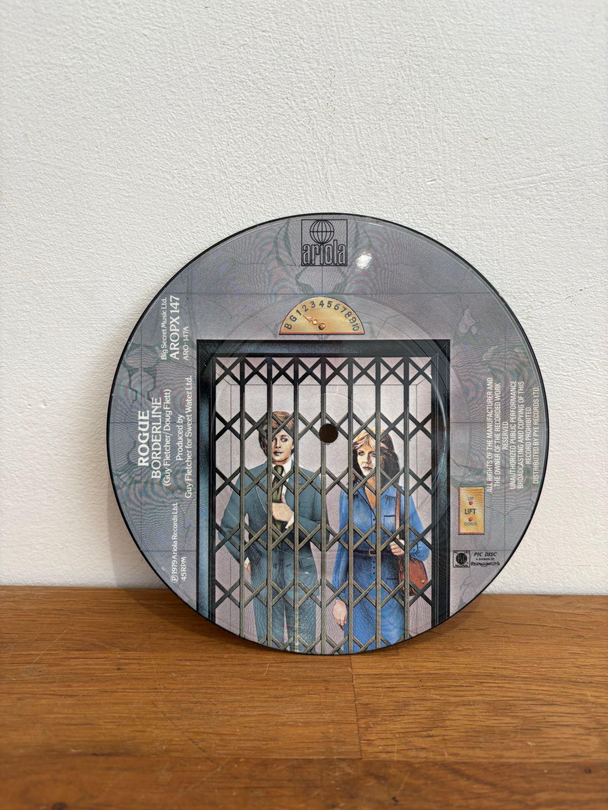 Rogue - Borderline , 7 inch single, picture disc , 1979 Ariola records.