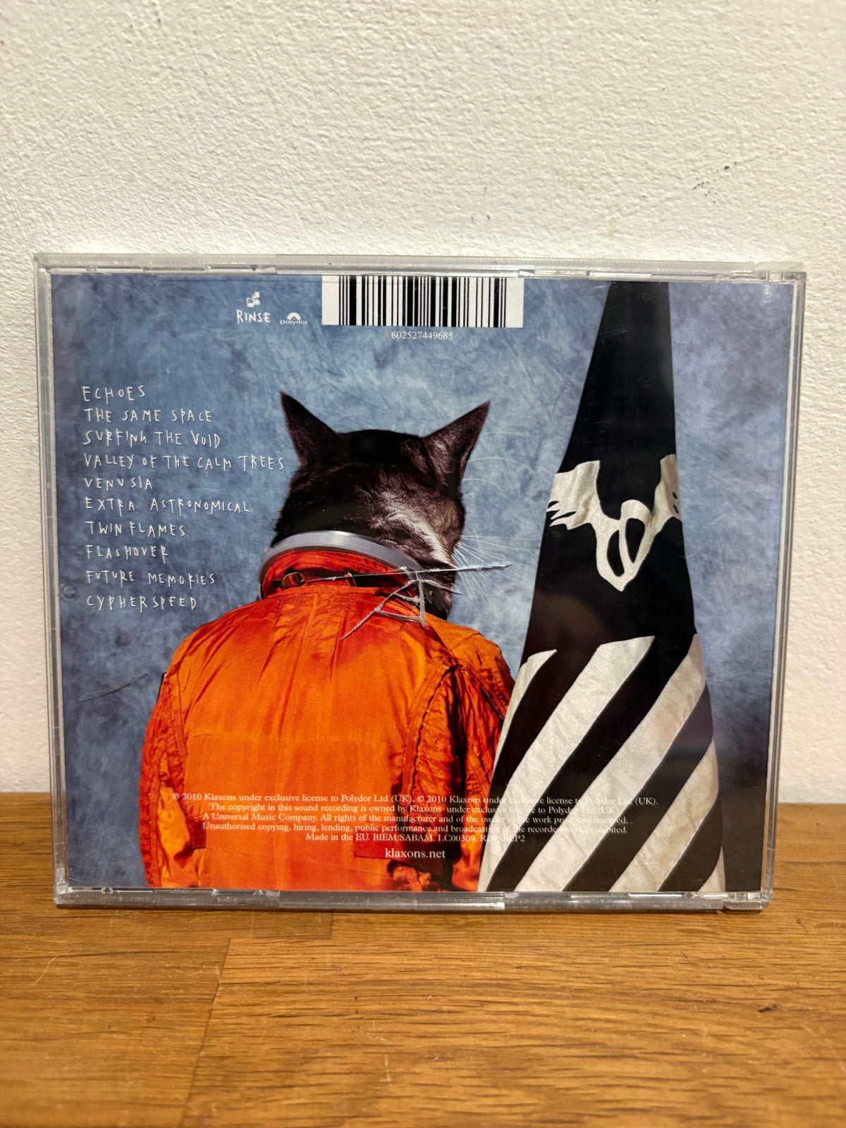 Klaxons - Surfing the void , cd album , 2010.