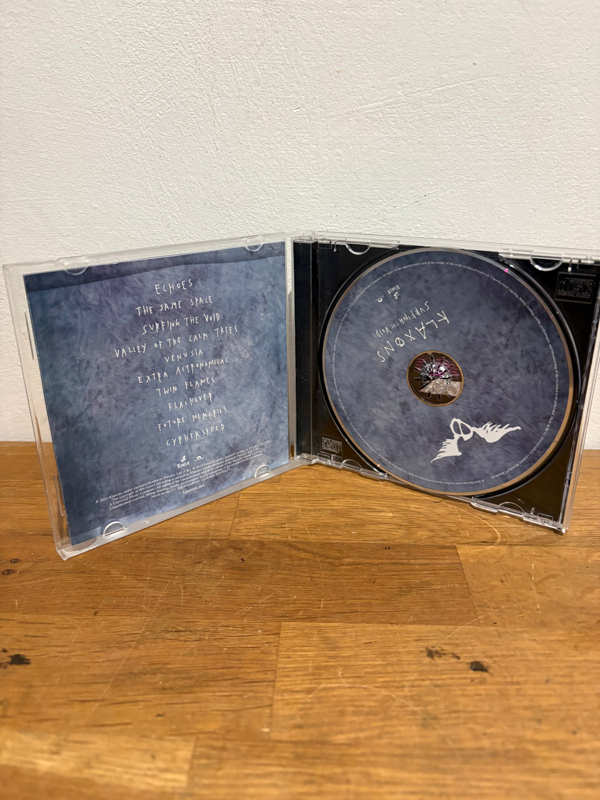 Klaxons - Surfing the void , cd album , 2010.